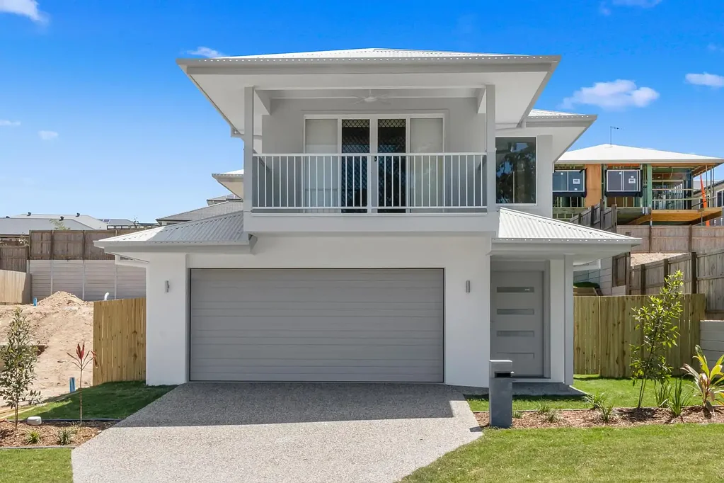 Street Presence second to none - Includes lawn and garden maintenance!