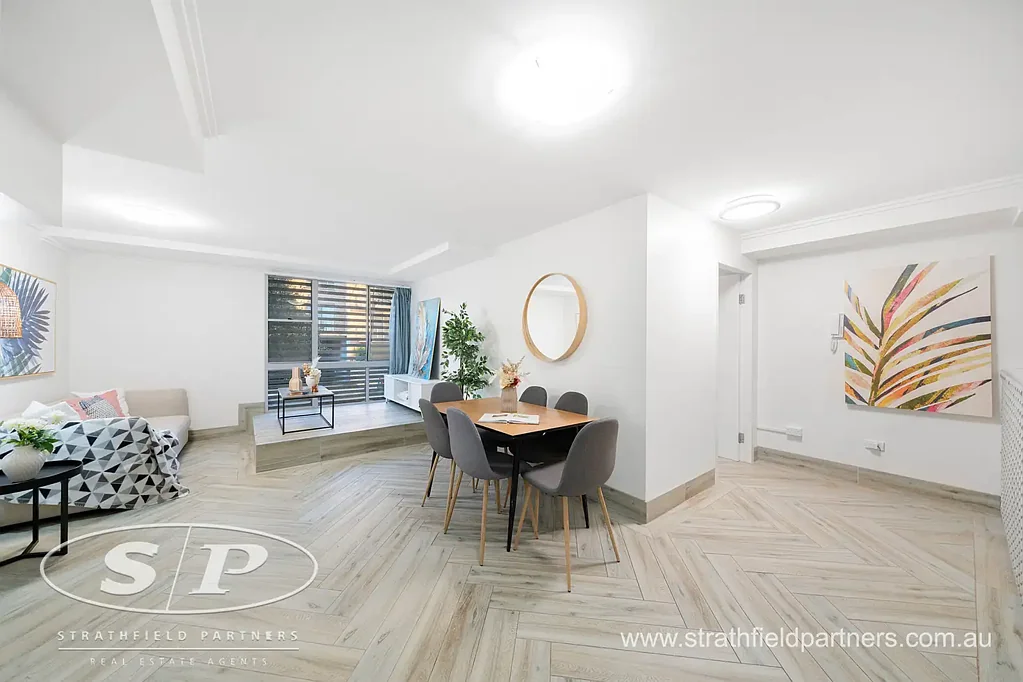Strathfield 3침실 Quietly Located 122sqm Split-Level Residence