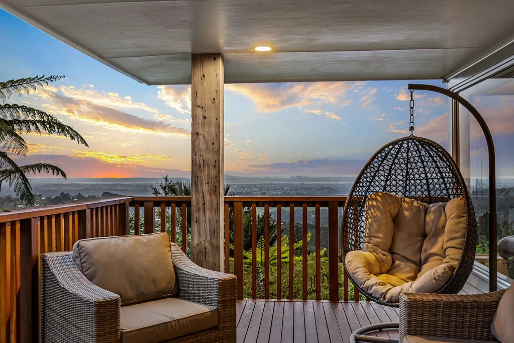 Swanson 3房  Panoramic City Views. Timeless Bungalow.