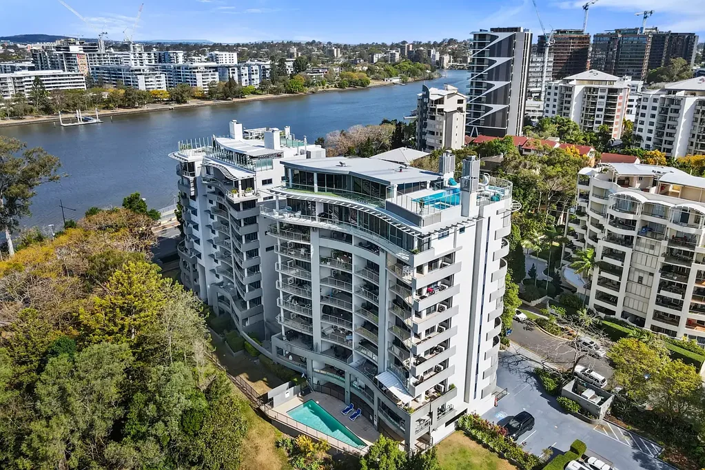 Toowong 1कमरा North-East City & River Views | Secure, Stylish & Central