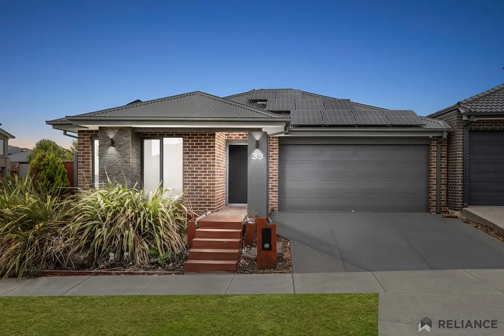 33 Rathdowne Drive, Mickleham, VIC 3064