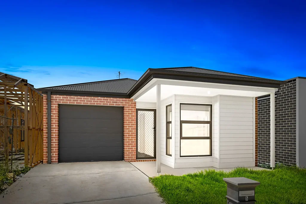 Modern, Low-Maintenance Living in Prime Mount Cottrell Location