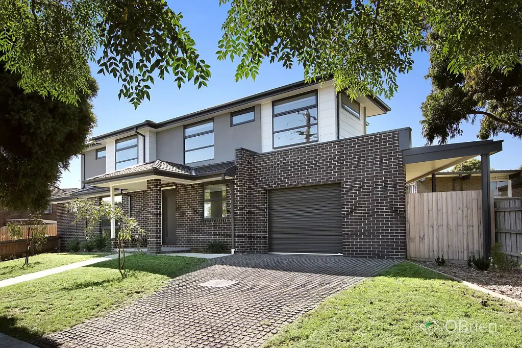 Impressive 2 Master Bedrooms with Ensuite's & Double Glazed Windows!!!