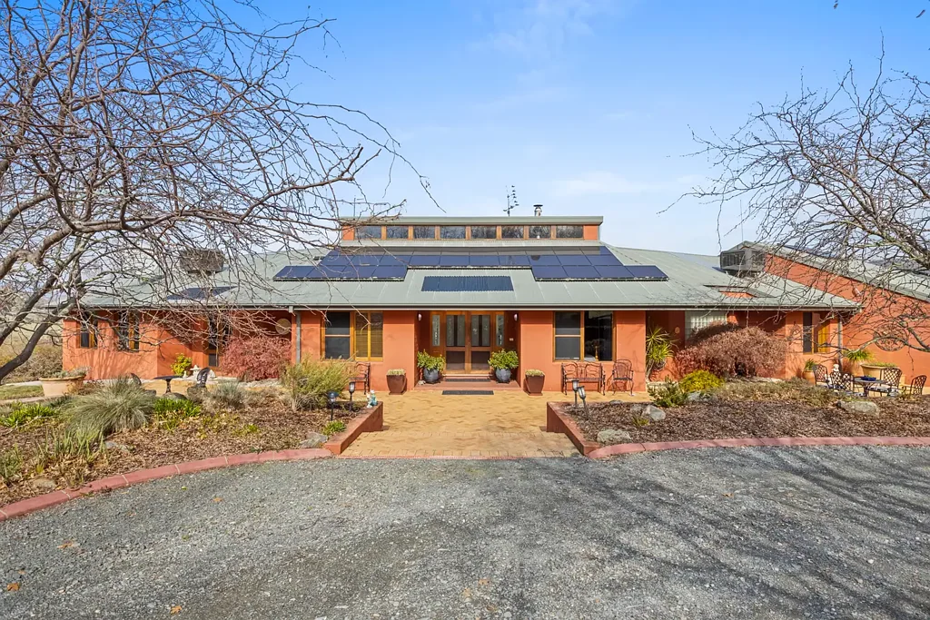 Tumut 5 Bedroom SOPHISTICATED AND SECLUDED HAVEN WITH RIVER FRONTAGE