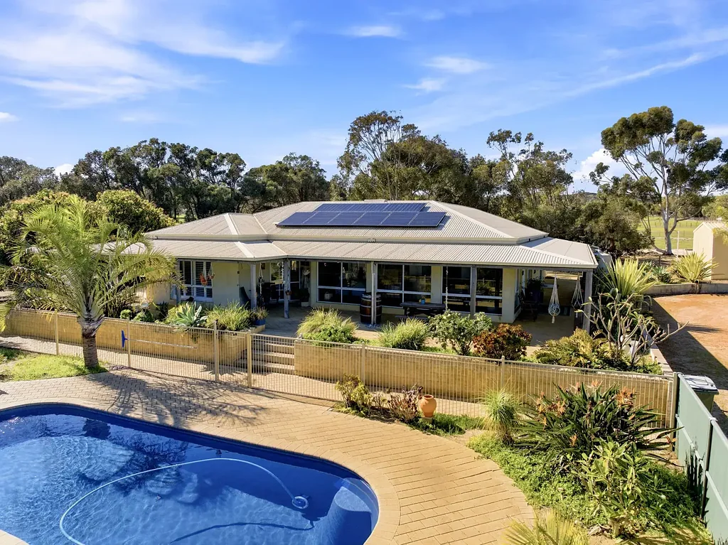 Moresby 4房  A Lifestyle to Envy - Your Private Family Paradise on 2.05ha