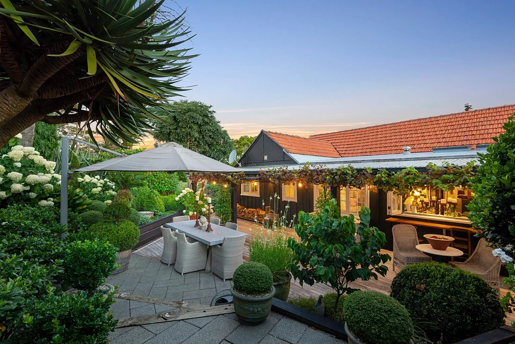 Taupaki 3 Bedroom Birdwood Hill - Timeless Elegance