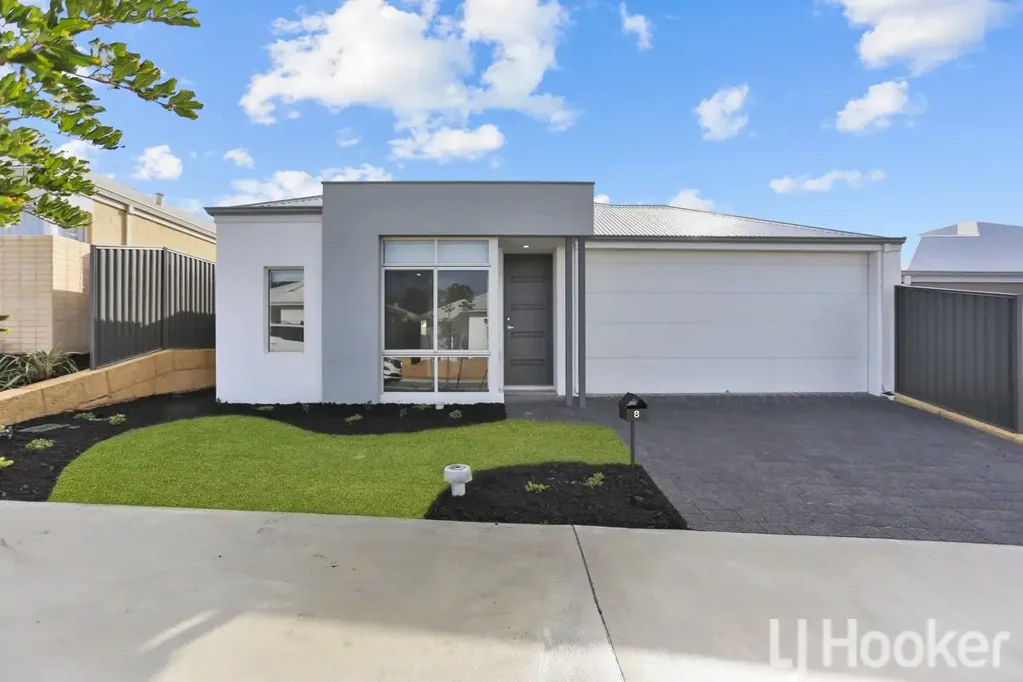Beautiful Family Home in Enchanting Madora Bay by the Sea.
