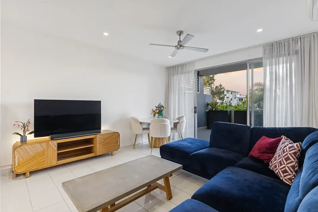 Chermside 2房 朝北采光充足 两卧两卫公寓 宽敞开放式布局 安全室内停车位 低物业费用 黄金位置触手可及 Centrally Located, Spacious & Low-Maintenance Living