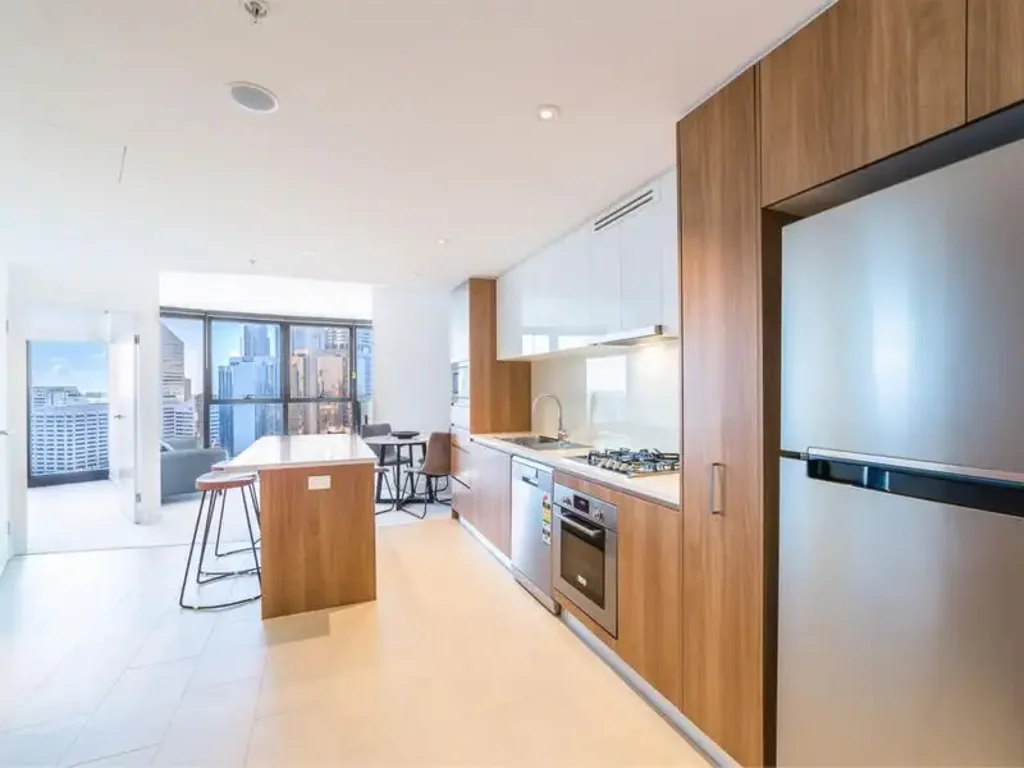 STUNNING BRISBANE SKYTOWER UNIT!