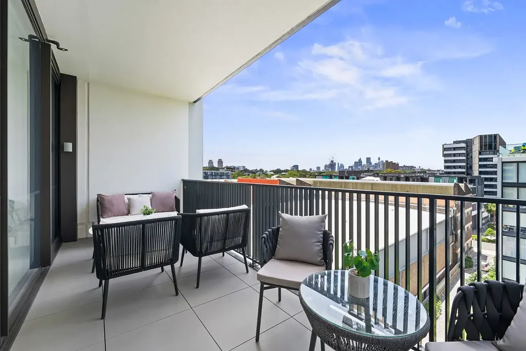 Waterloo 2 Slaapkamer NORTH FACING TWO BEDROOM APARTMENT WITH CITY/DISTRICT VIEWS