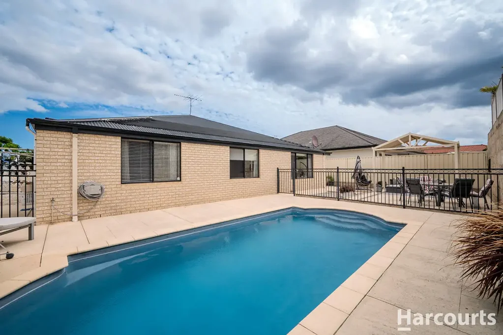 Carramar 4房  STYLISH 5 x 2 FAMILY HOME THAT'S SIMPLY PERFECT IN EVERYWAY