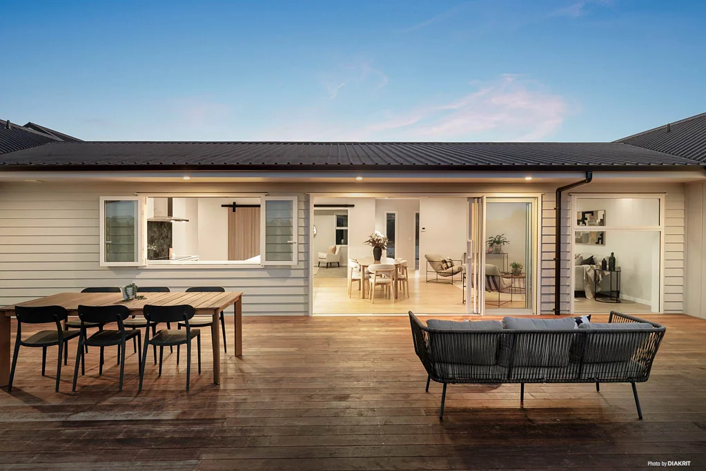 Waiuku 4Kwarto $1,698,000 - Exceptional Value. Priced Below R...