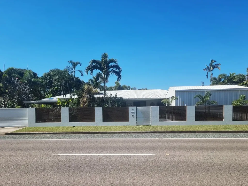 Bowen 4 Bedroom STUNNING BEACH SIDE HOME