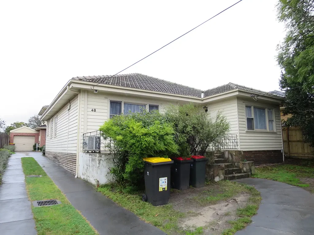 3 BEDROOM LIVING CLOSE TO ALL CLAYTON HAS TO OFFER!