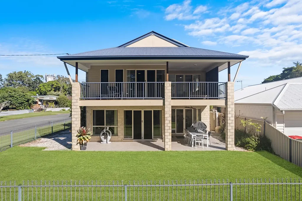 Deception Bay 4ਬੈੱਡਰੂਮ Waterfront Property with Side Access, Pool & Dual Living Potential!
