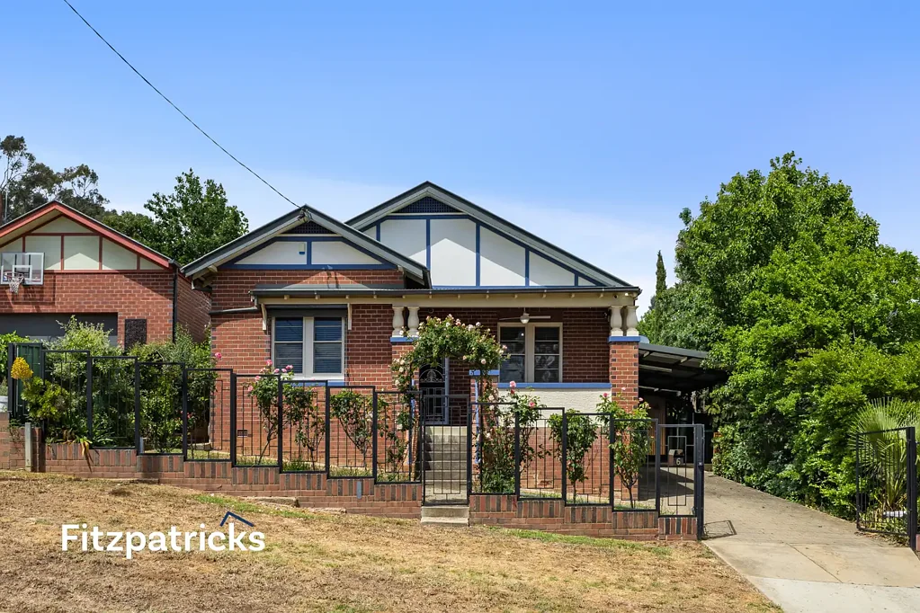 6 Burwood Street, Turvey Park, NSW 2650