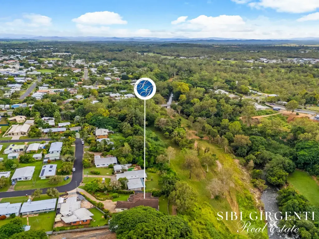 Mareeba 4房  Elegant Riverfront Residence
