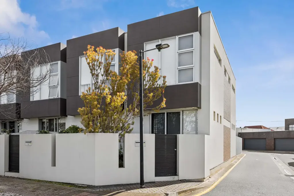 Brompton 2房  Cosmopolitan Living In A City Fringe Location