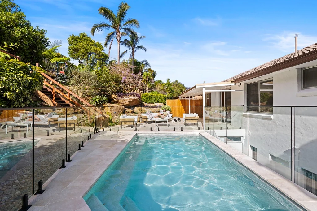 Davidson 4Moenga Sun-drenched family retreat with sweeping skyline outlooks
