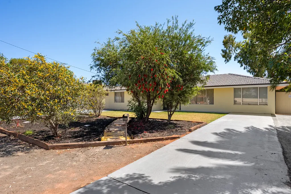 Kalgoorlie 4Zimmer REFRESHING FAMILY HOME WITH SPACE TO GROW!