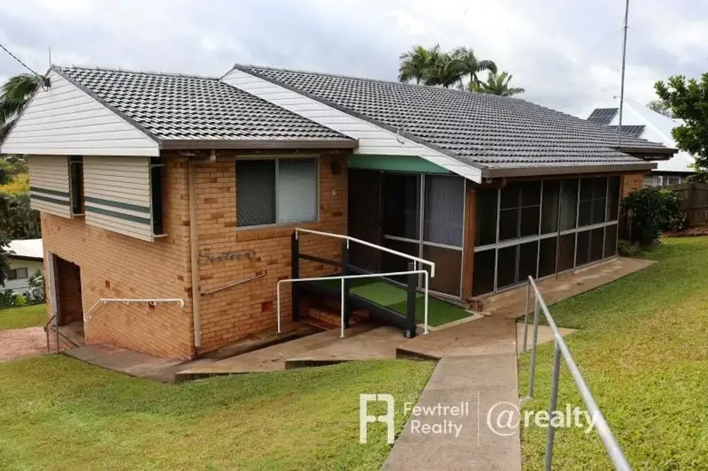 Gympie 2房  OWNER SAYS PRESENT ALL OFFERS