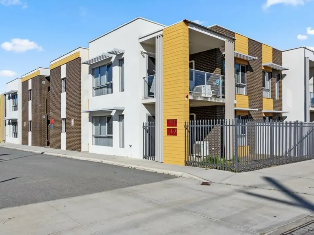 Modern 2-Bedroom, 2-Bathroom Apartment - Close to Shopping C
