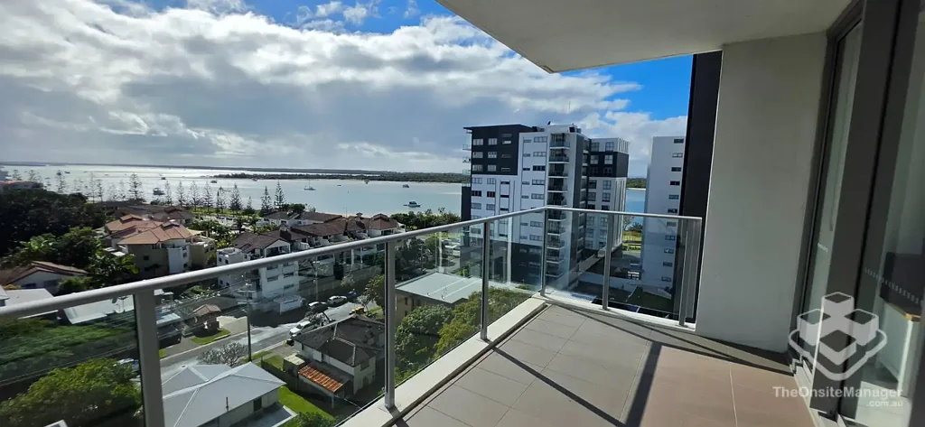 Beachfront Luxury with Stunning Broadwater Views