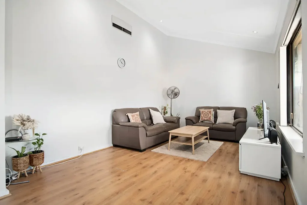 Riverton 3 Slaapkamer Relaxed Living with the Riverside Lifestyle Close By!! Rossmoyne SHS Zone!!