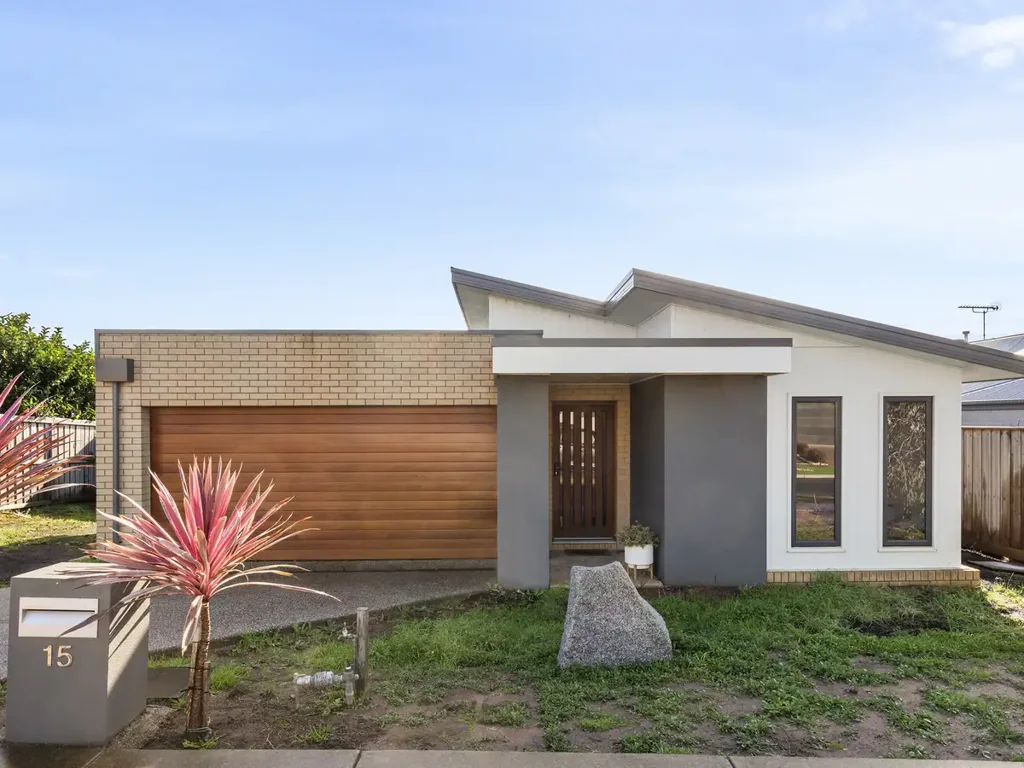 Curlewis 3房  Sunlit Comfort in a Prime Coastal Location