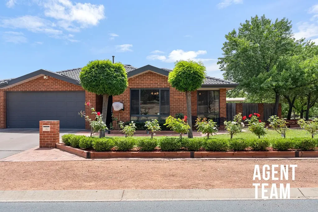 Dunlop 4 Slaapkamer Exceptional Family Living with Premium Renovations and Superb Block Utilisation