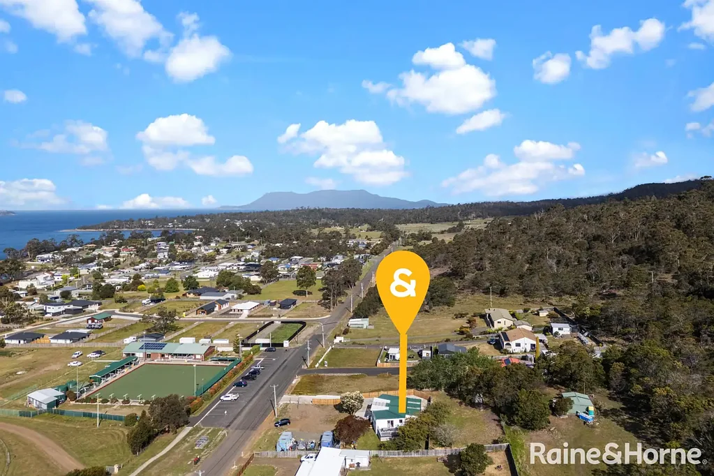 Orford 2 Bedroom 3 Minutes to Three Beaches!