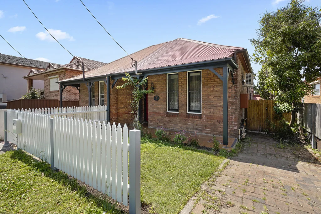 17 Woodlands Road, Ashbury, NSW 2193