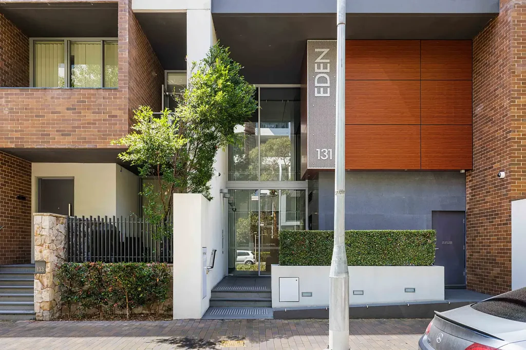 Spacious park-view living in desirable Harold Park