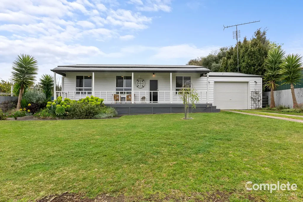 Donovans 3ਬੈੱਡਰੂਮ Complete Real Estate - Kim Cawthorne