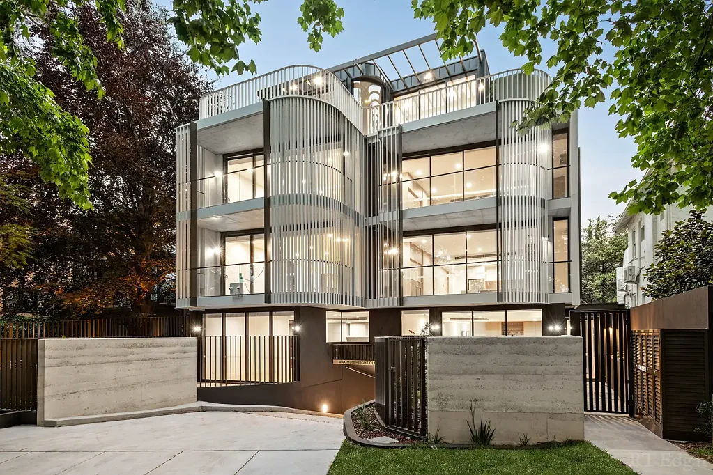 South Yarra 3房 雅拉河畔卓越地段 独家新建住宅 九座单层杰作 品质与美学兼顾 自然光洒满每刻 开放式生活设计 河景城市风光尽收眼底 现代石材厨房 Miele电器 定制装饰 设计师细节 北向双层玻璃门 开放式壁炉 Vintec酒吧 隐蔽式冷暖系统 安全周全 电梯 access 超大衣帽间 两车 secure 车位 河畔私人避风港 南雅拉生活圈尽在咫尺 Riverside Luxury Apartments - ONLY 2 LEFT