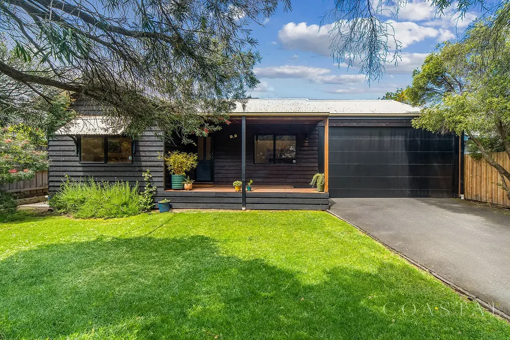 8 Colin Avenue, Frankston, VIC 3199