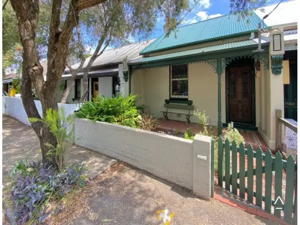 Charming 2-Bedroom House for Rent in Desirable Camperdown Suburb - A Must-See!