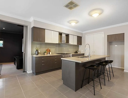 21 Woolwich Way, Taylors Hill, North West Melbourne, 4 Schlafzimmer, 2 Badezimmer, House
