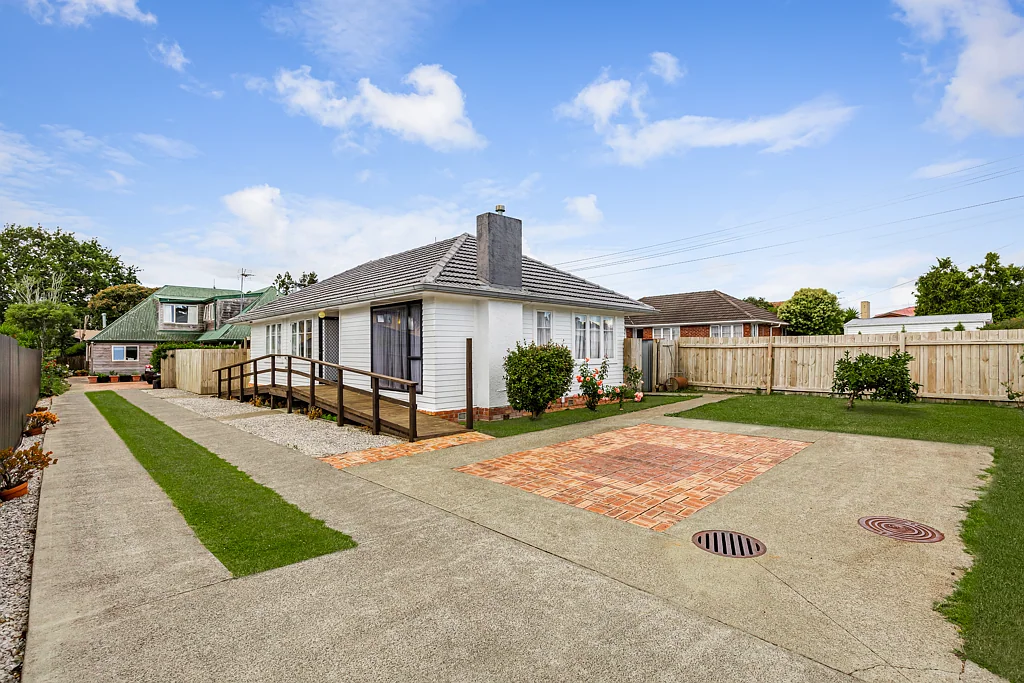 32 Edwards Avenue, Henderson, Waitakere City, Auckland