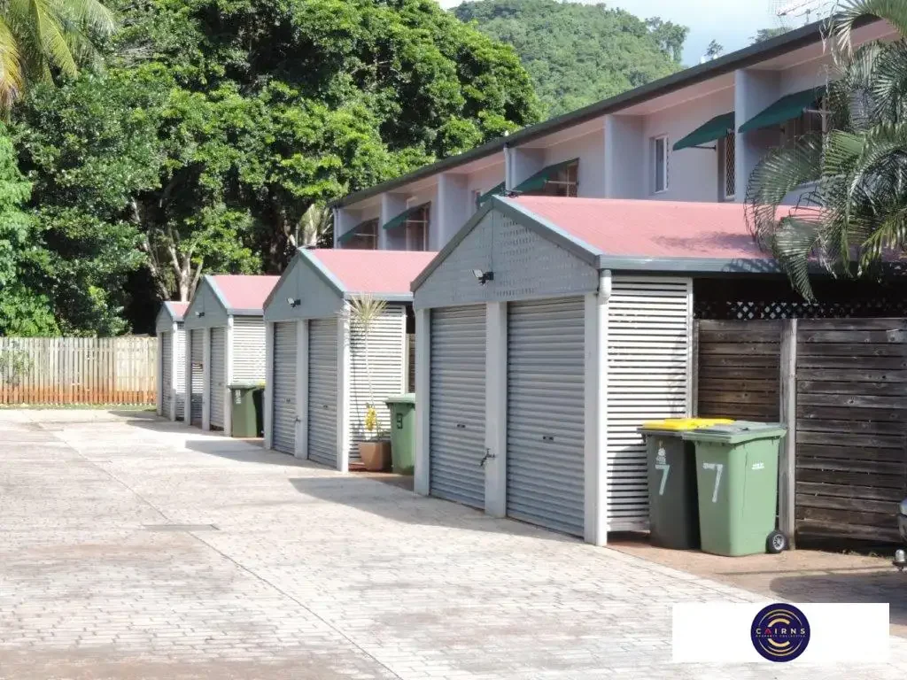 🏡 Spacious Townhouse Living in the Heart of Freshwater! 🌴
