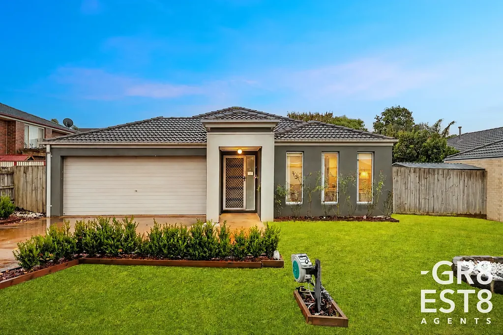 Narre Warren South 4房 四卧书房家庭宅 便捷Berwick Springs 社区 多个生活区域 宽敞主卧步入式衣帽间 不锈钢电器厨房 阳光客厅休闲区 步行至湖公园学校 The Perfect Place to Raise Your Family – 4 Bedroom + Study Home