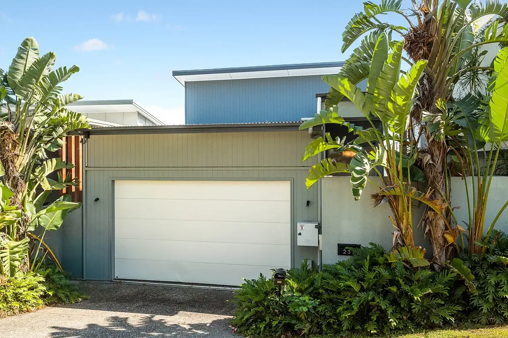 Spacious Executive 5 Bedroom, 4 Bathroom Home with Study and Pool — Panoramic Views Included!