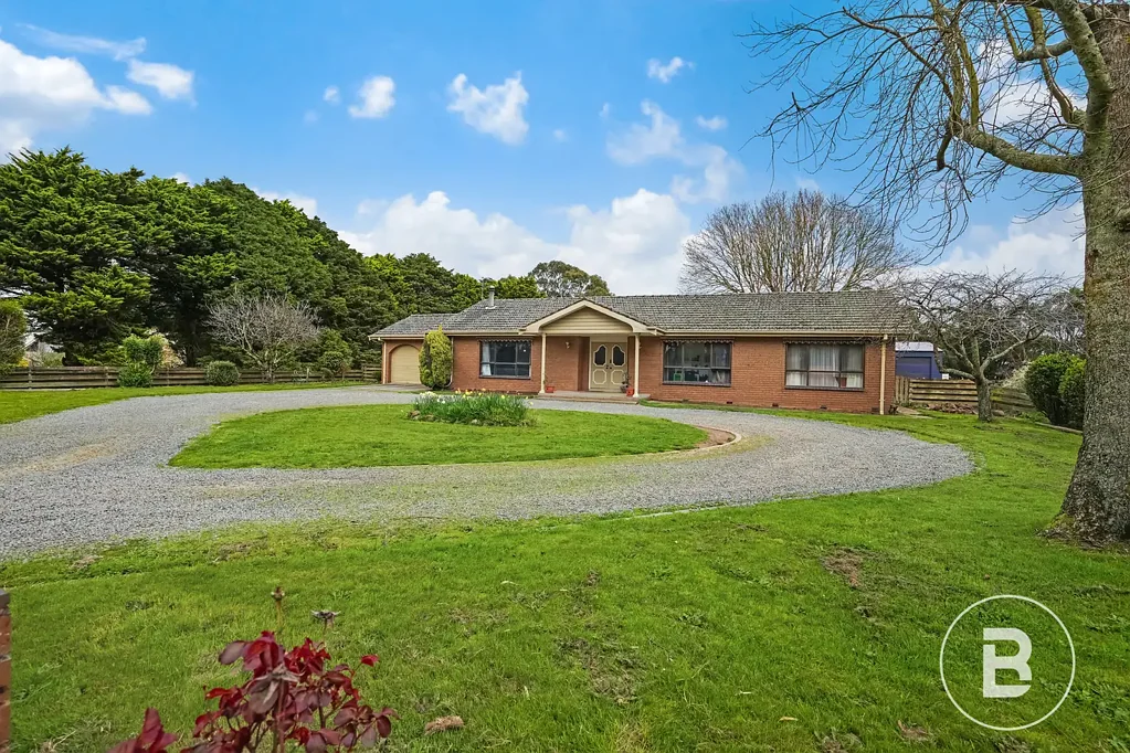 Warrenheip 3房  THREE-BEDROOM BRICK VENEER ON OVER 2 ACRES WITH SHEDDING