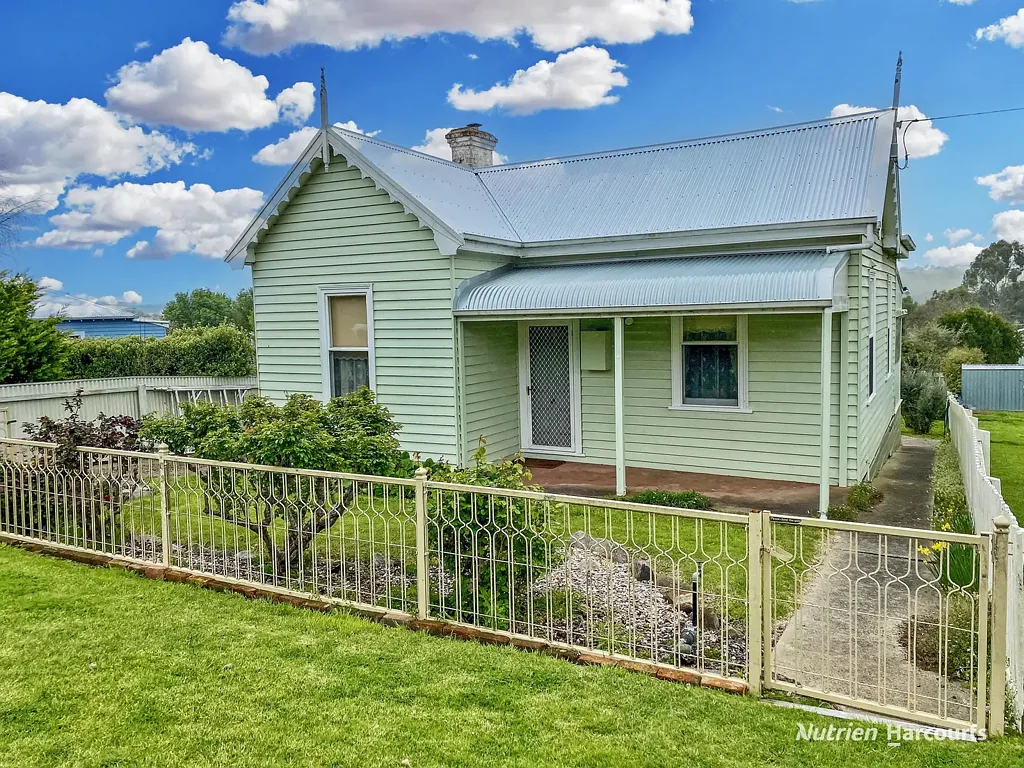 8 Silvester Street, Casterton, VIC 3311