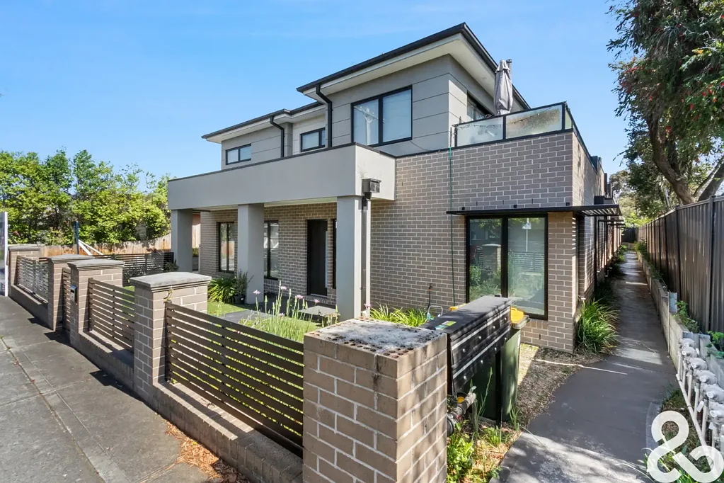Two Bedroom Glenroy Townhouse!