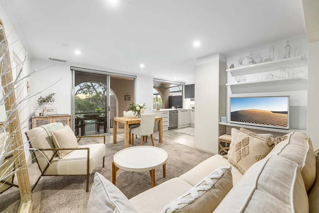 Stunning Waterside Lifestyle