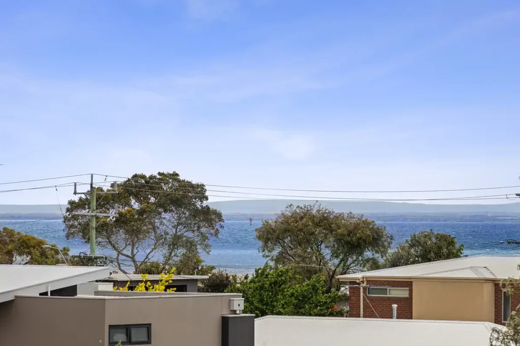 Portarlington 3房  Blue-Chip Location, Water Views & Prime Schedule 3 Development Opportunity