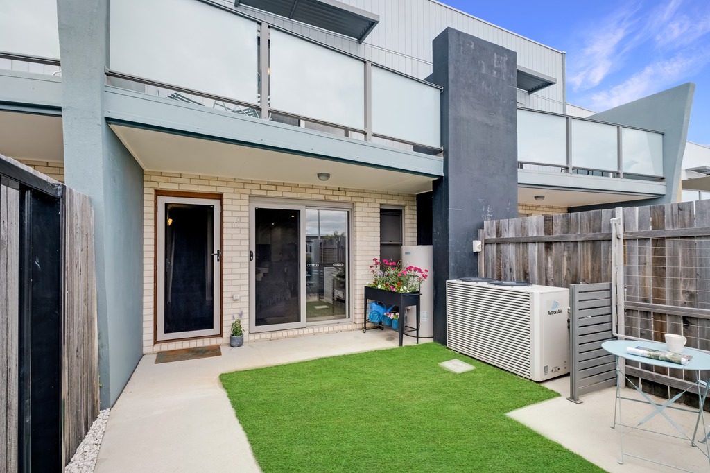 1 GIFFORD ST, COOMBS ACT 2611, 0房, 0浴, Townhouse