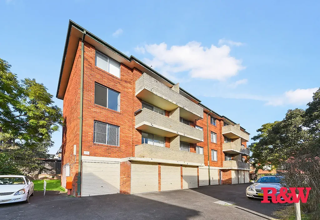 Meadowbank 2 Bedroom First-Time Buyer Opportunity: 2 Bedroom Apartment with Attractive Views in Meadowbank
