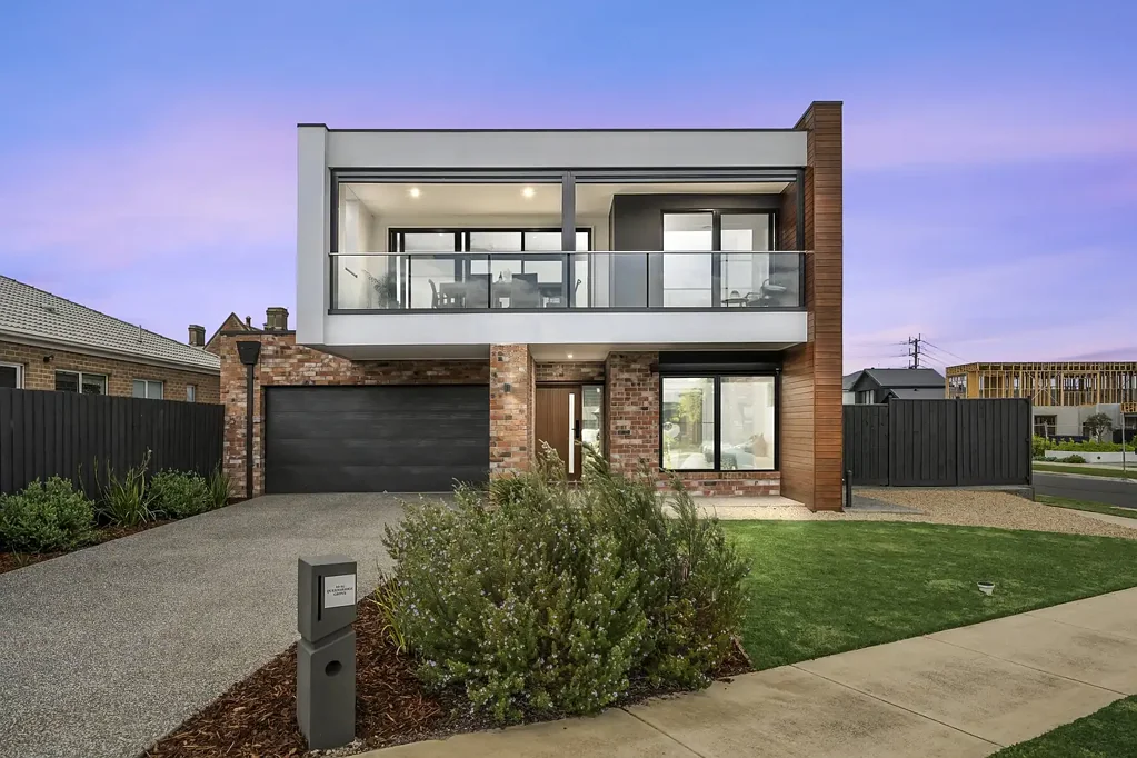 Fyansford 4Kwarto Newtown at Your Door,  Elevated Luxury Within
